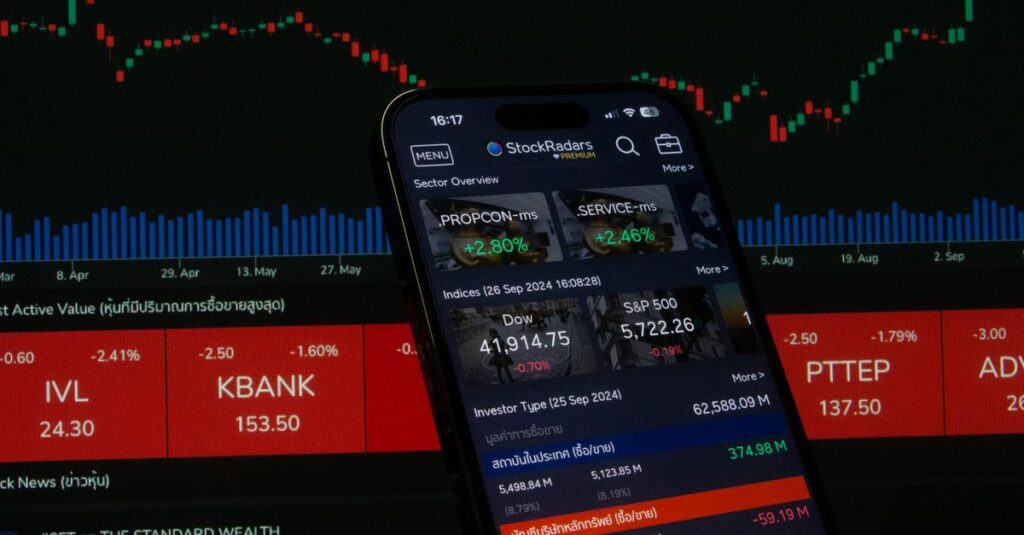 MetaTrader 4 platform interface showing where to add forex indicators from the navigator menu