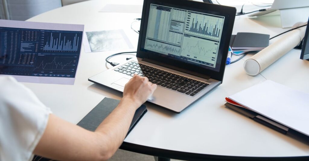Desk setup showing a trend filter chart paired with a market structure oscillator